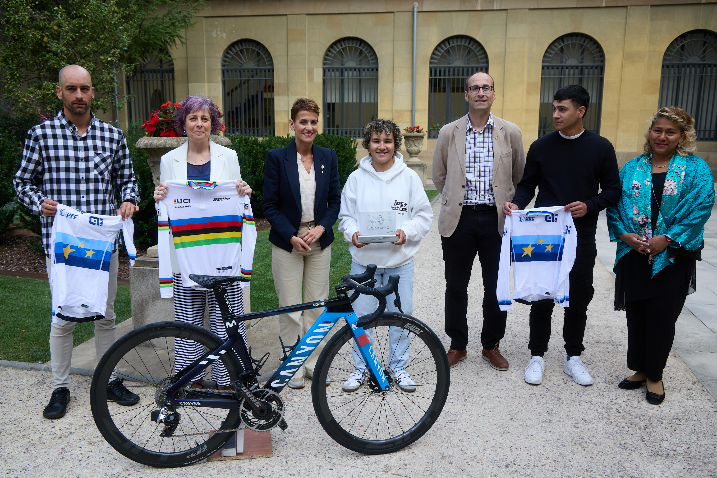 La presidenta Chivite felicita a la ciclista Paula Ostiz y la sitúa como referente para las y los jóvenes deportistas navarros